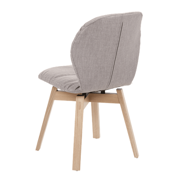 Chaise avec pieds bois