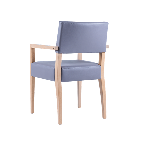 Chaise avec accoudoirs et pieds bois
