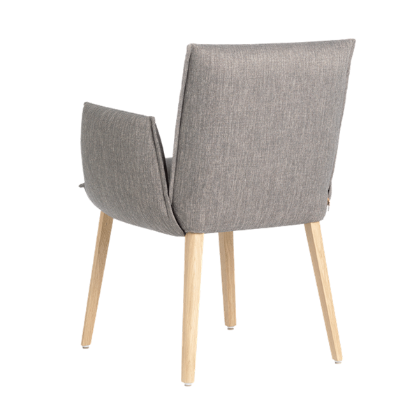 Chaise avec accoudoirs et pieds bois