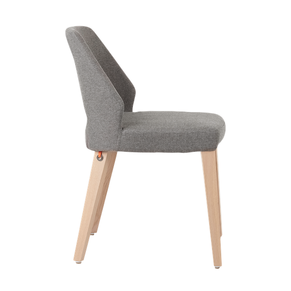 Chaise avec pieds bois