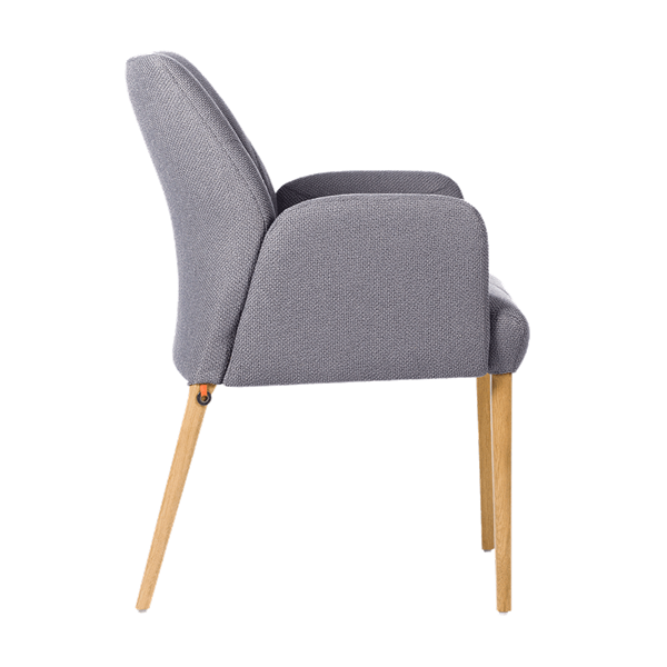 Chaise avec accoudoirs et pieds bois