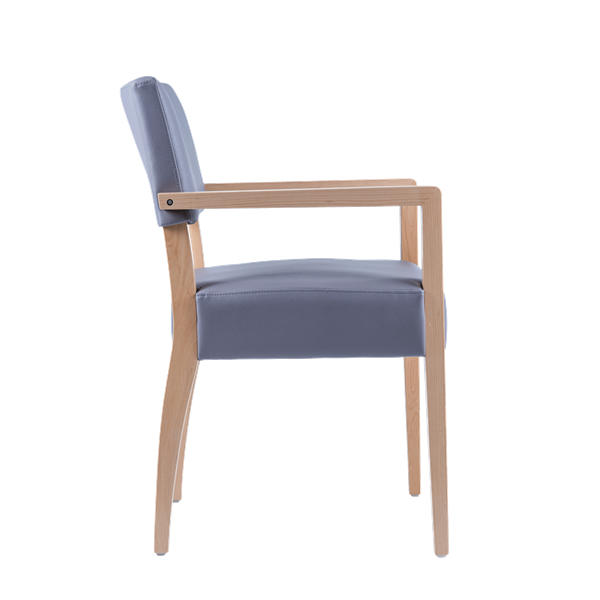 Chaise avec accoudoirs et pieds bois