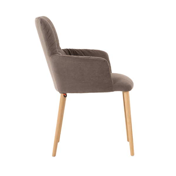 Chaise avec accoudoirs et pieds bois