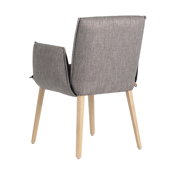 Chaise avec accoudoirs et pieds bois, bicolore