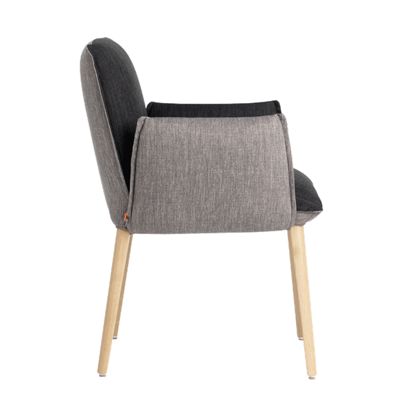 Chaise avec accoudoirs et pieds bois, bicolore