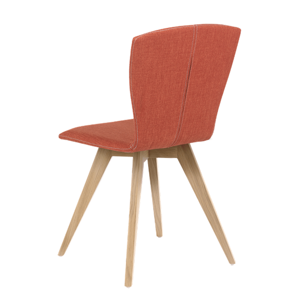 Chaise avec pieds bois